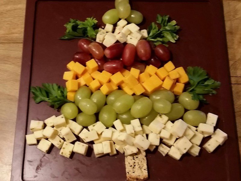 Fruit and Cheese Christmas&nbsp;Tree