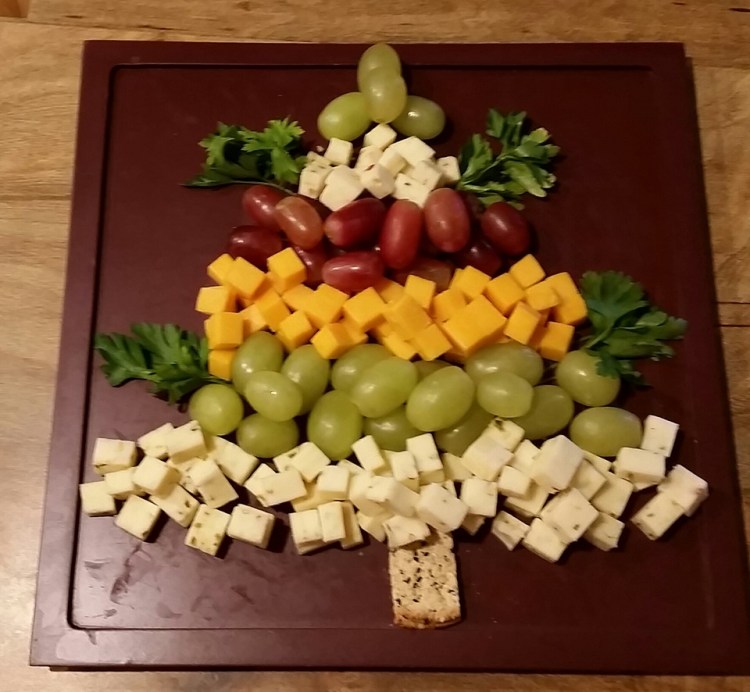 Fruit and Cheese Christmas&nbsp;Tree
